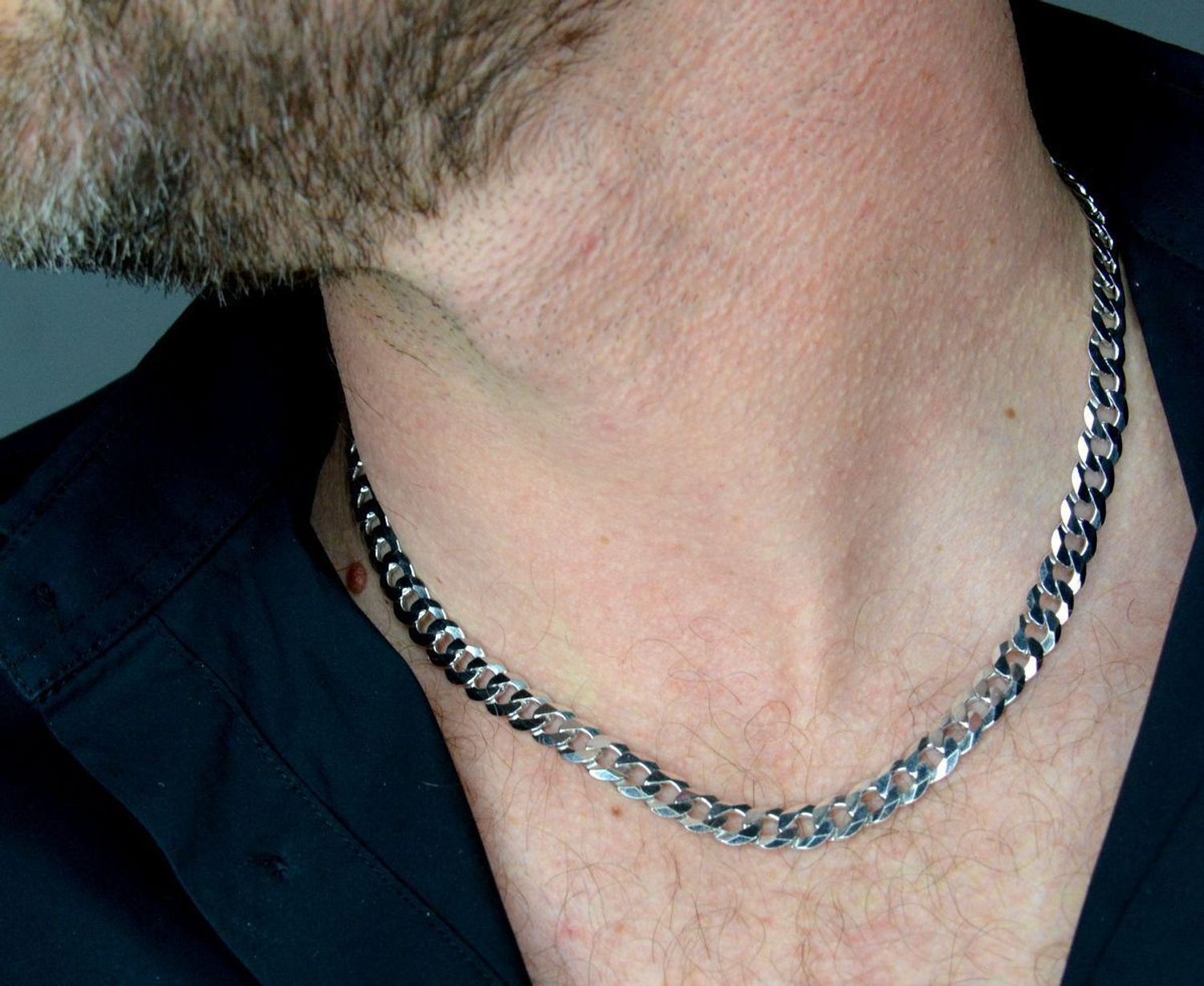 Srebrny łańcuszek 925 pancerka 8 mm rodowany DIA-LAN-2087R-200-925 8mm. Srebrny łańcuszek najwyższej próby srebra 925. Łańcuszek srebrny o splocie pancerki idealny na prezent. Łańcuszek srebrny rodowany o wadze 31,40 gram i szerokośc (1).jpg